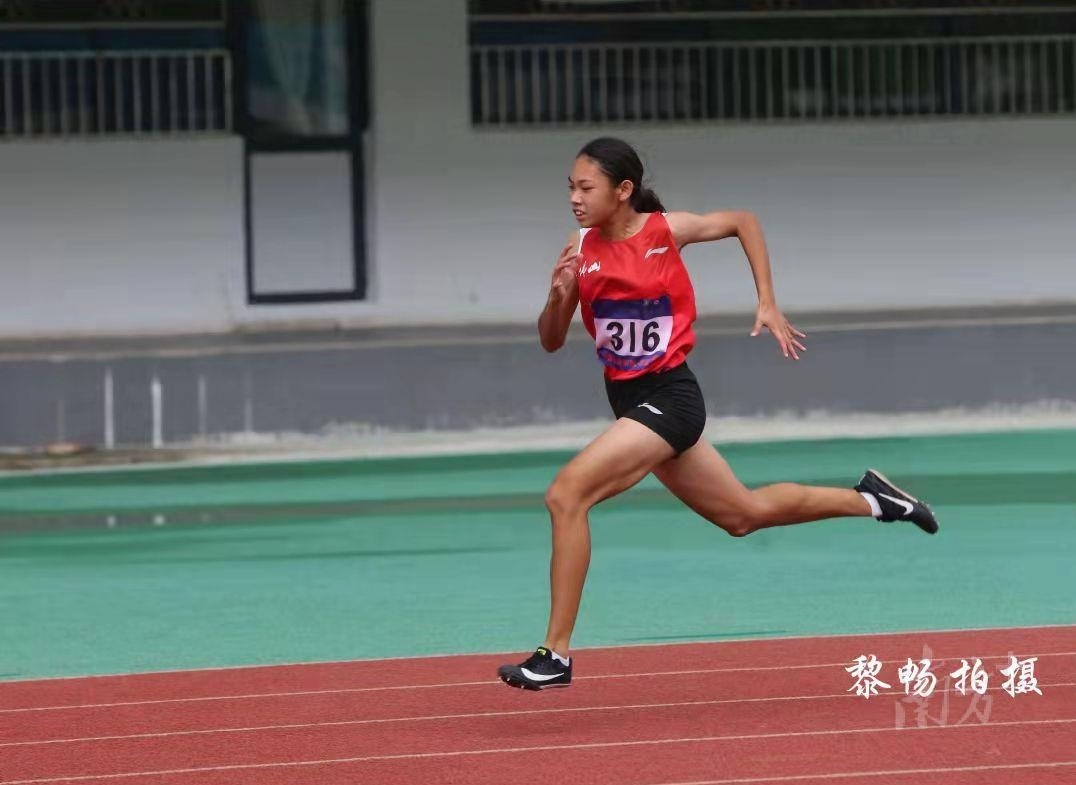 开云体育官网-菲律宾女子田径选手速度惊人夺金，表现亮眼