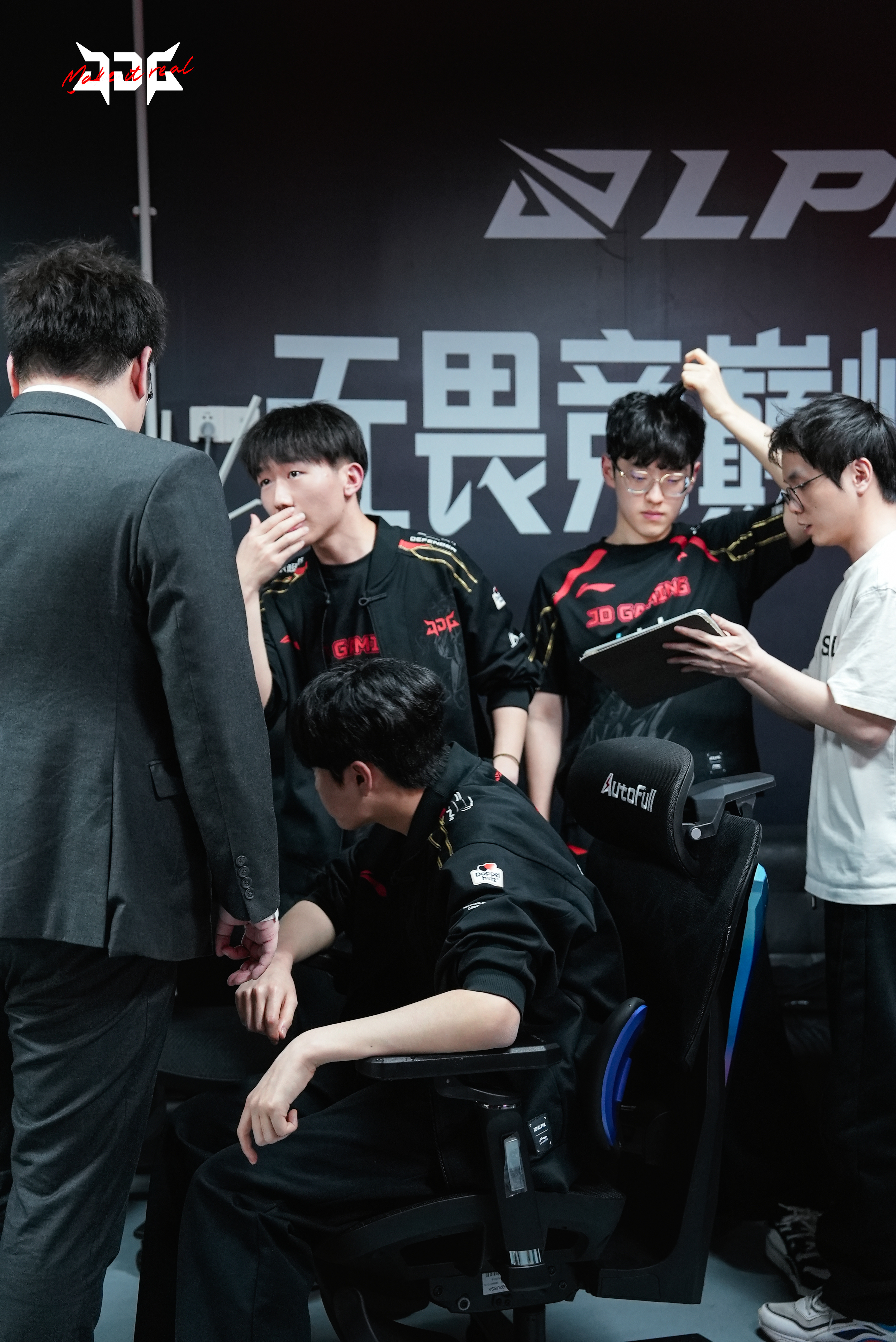 开云体育登录-JDG鏖战G2，Hanssama打出惊人五杀宿敌对决半决赛，锁定晋级资格