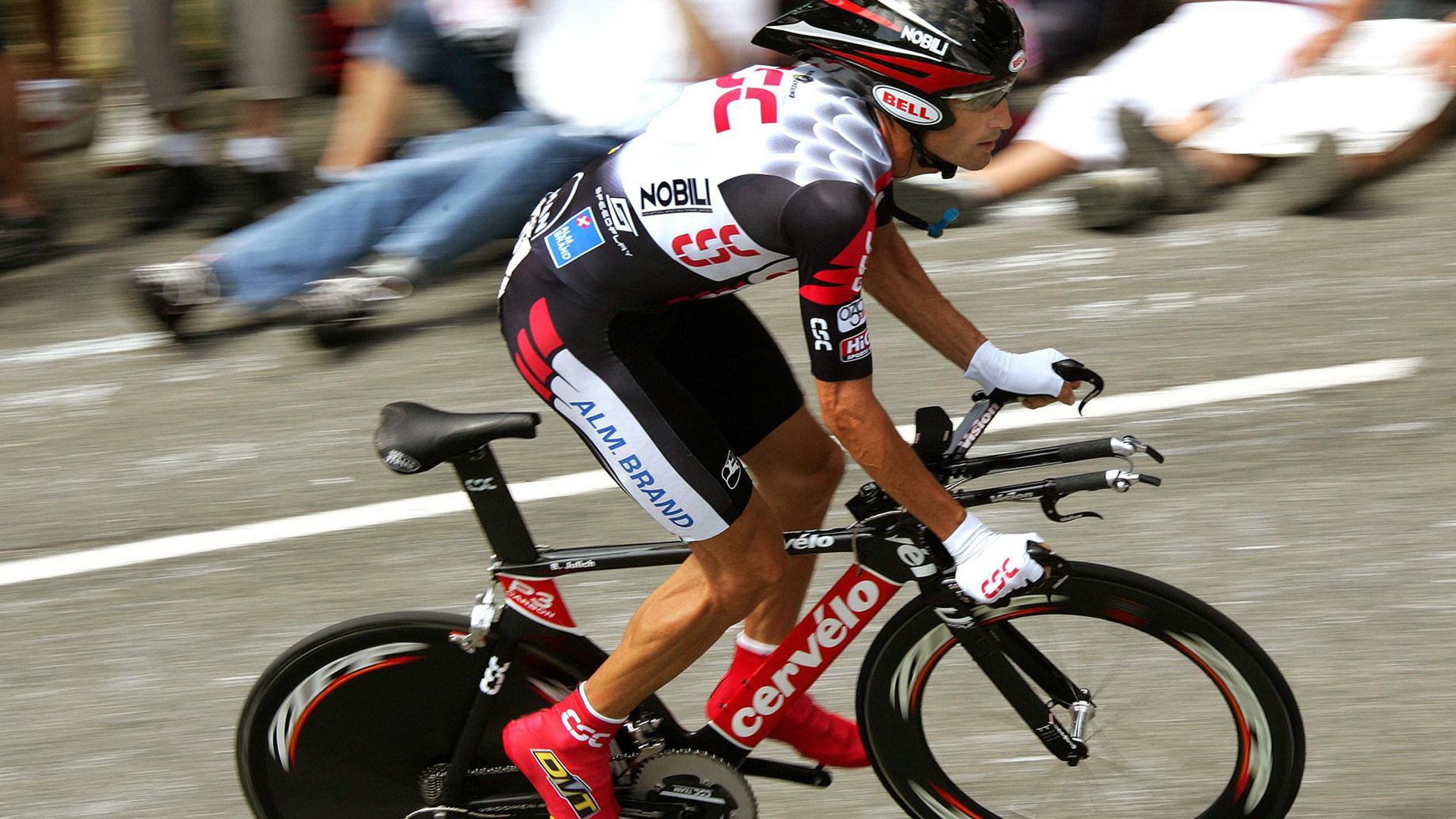 开云体育入口-F1街道赛爆冷之夜，委内瑞拉黑马打穿苏格兰荣耀，赛车史上再添传奇